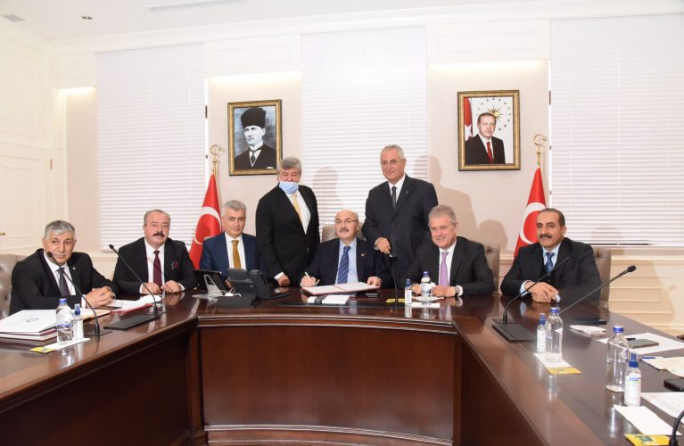 İzmir Valiliği ile Dikili TDİOSB Arasında Jeotermal Hakların Devri Protokolü İmzalandı